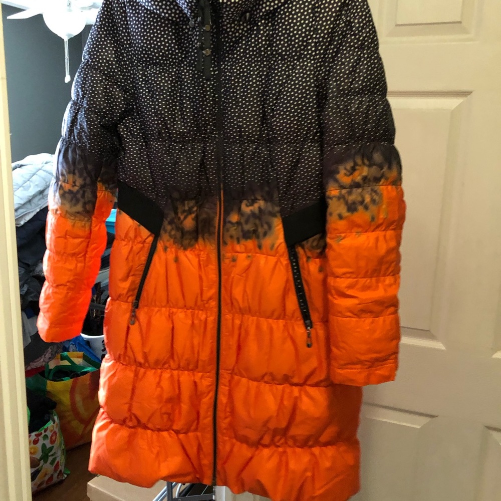 New fits small/medium beautiful orange and black water proof coat.